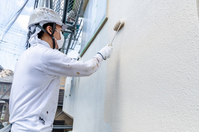 外壁塗装の種類と耐用年数について